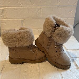 Old Navy Tan Kids Boots with Faux Fur